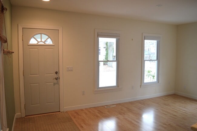 Building Photo - 209 N Ingersoll St