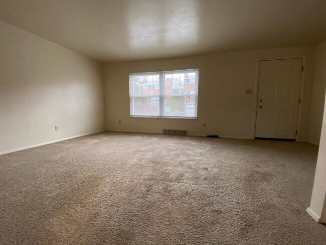 Foto del edificio - Perfect Two Bedroom Townhome in Plum! Ampl...