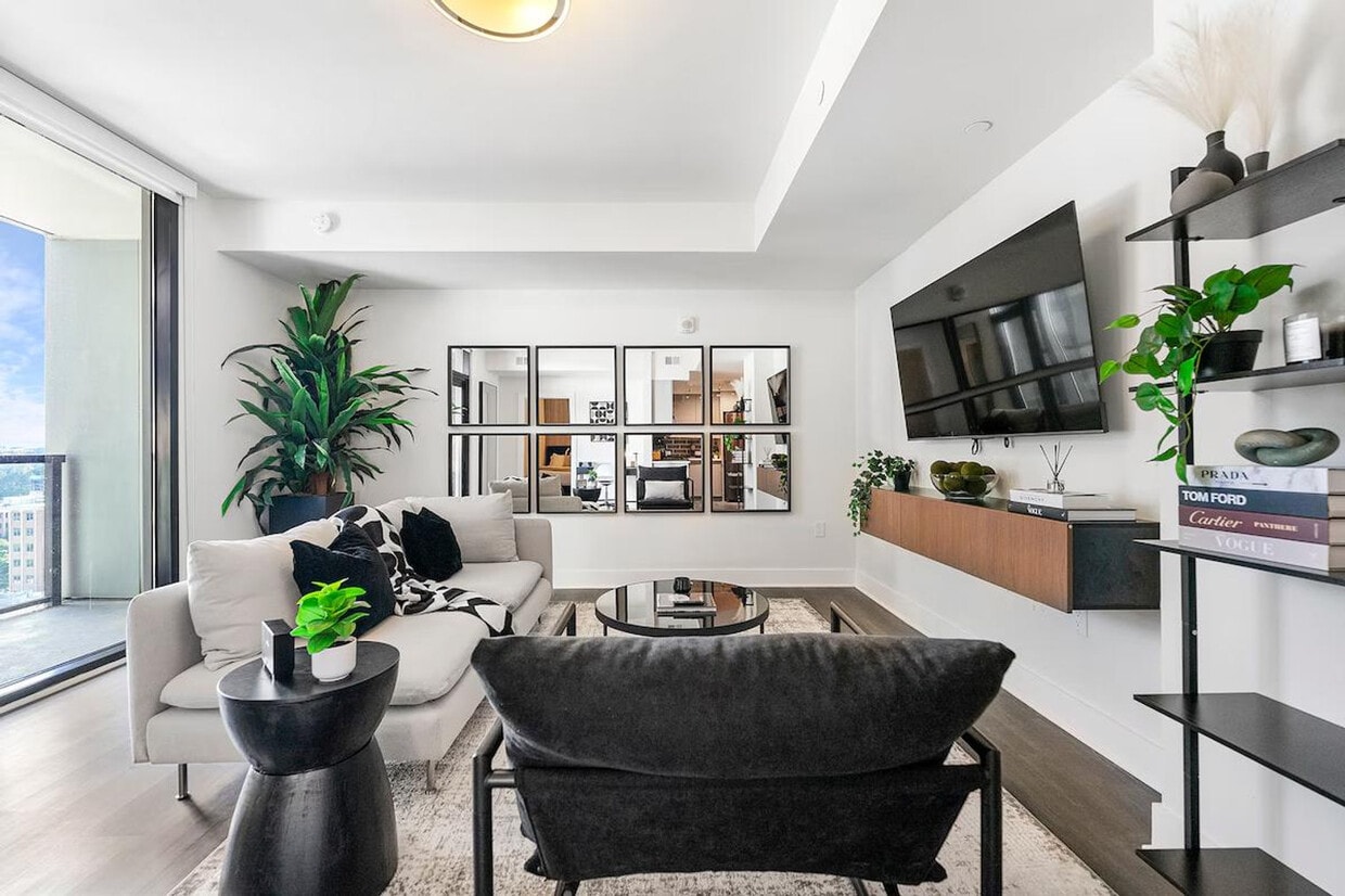 Primary Photo - 1400 W Peachtree St NW