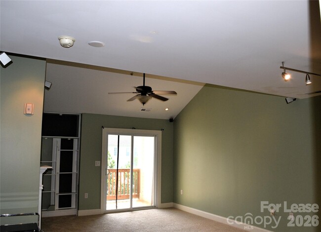 Building Photo - 6321 Park Creek Dr