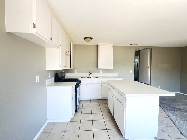 Building Photo - RV T 3761