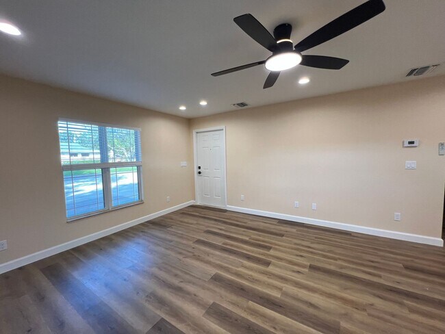 Foto del edificio - 2/2 Duplex / New Construction