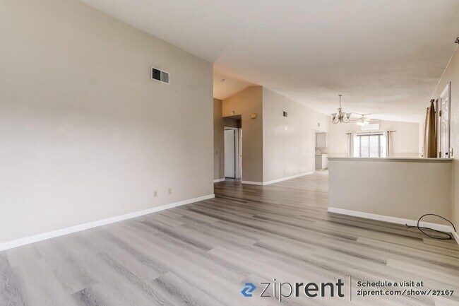 Building Photo - 125 Falcon Dr