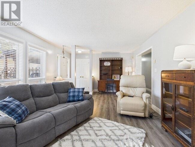 Building Photo - 390 MacDougall Dr