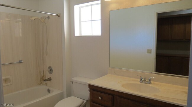 Foto del edificio - 2704 Legend Dr