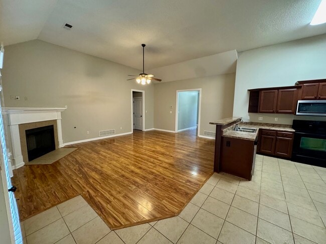 Photo - 40 Lake Front Dr N House