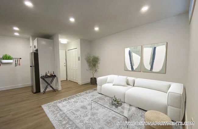 Building Photo - 741 E 6th St