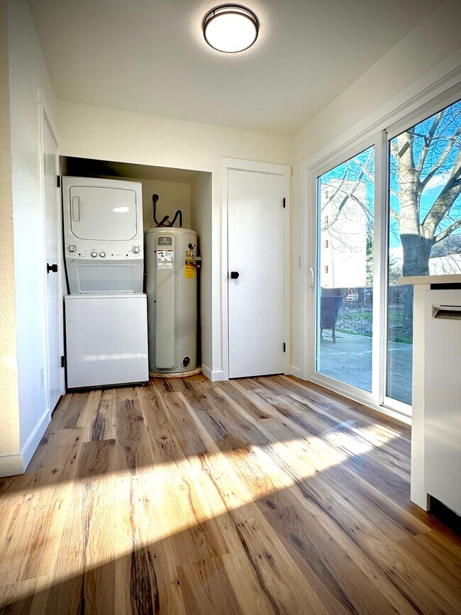 Foto del edificio - 640 5th Ave S