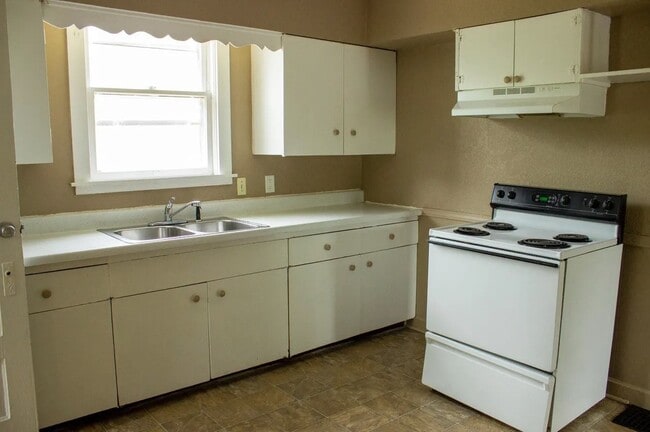 Kitchen - 232 E 13th St