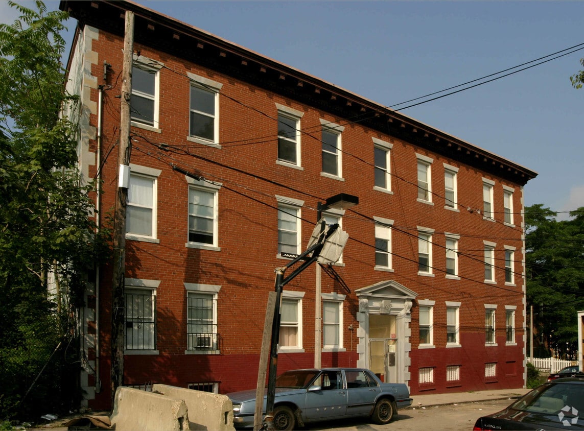 Primary Photo - 11 Brinton St