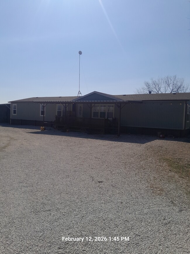 Building Photo - 404 W Old Axtell Rd