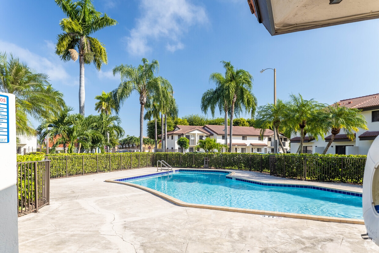 Foto principal - Midway Point Apartments