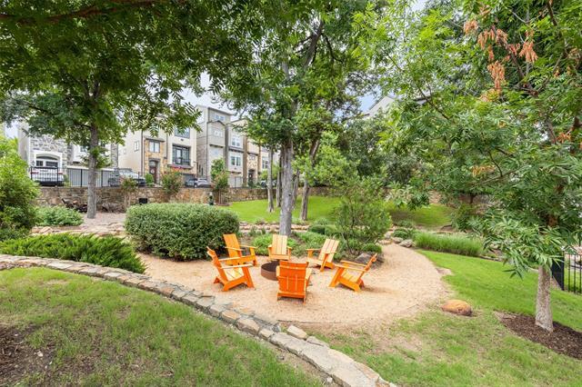 Foto del edificio - 750 High Garden Pl