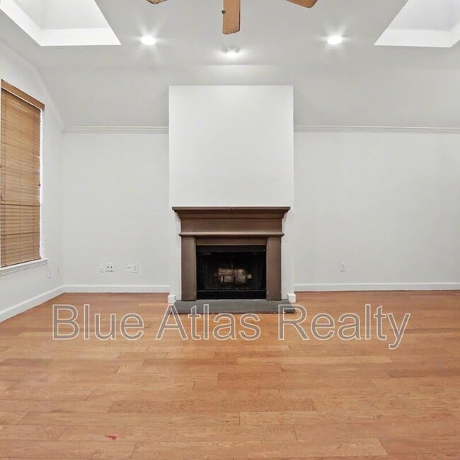 Foto del edificio - 4905 Canberra Ln