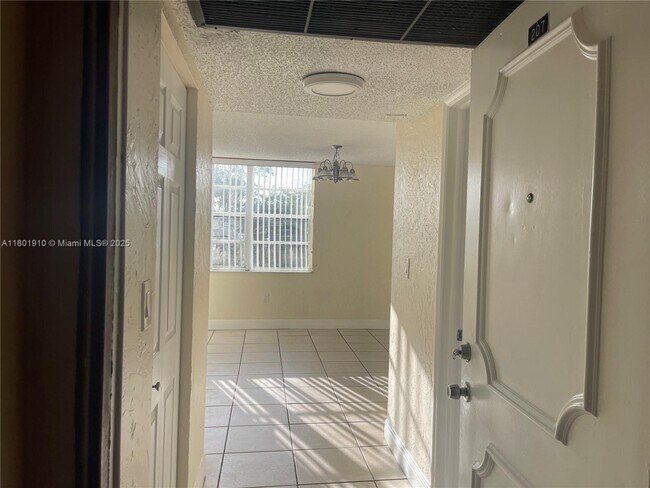 Foto del edificio - 9495 Evergreen Pl