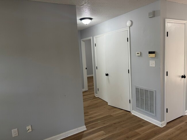 Building Photo - 839 Barringer Dr