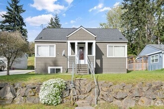 Building Photo - 10827 10th Ave SW
