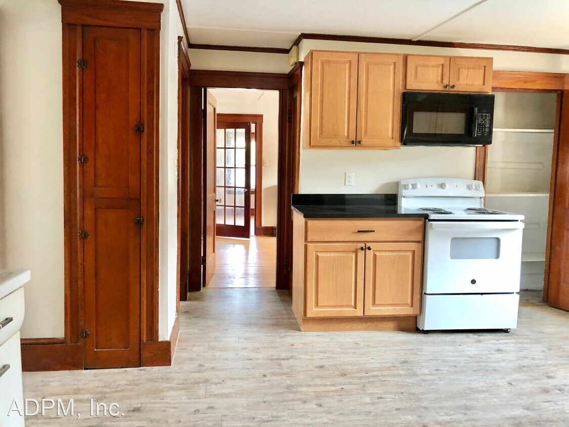 Primary Photo - 2 br, 1 bath House - 10 Angle St. #3