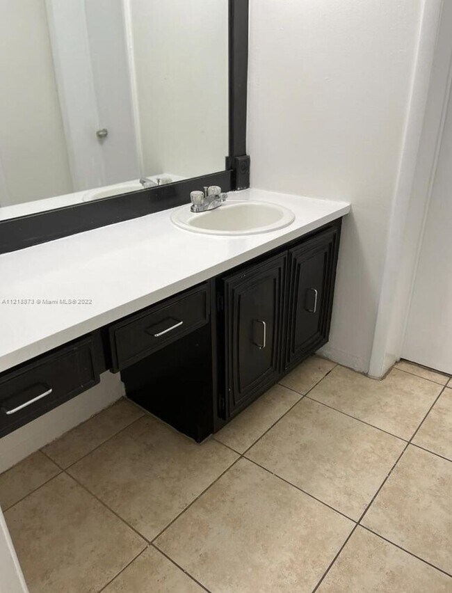 Foto del edificio - 484 NW 165th St
