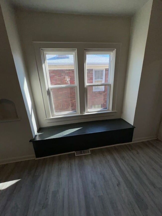 Foto del edificio - 14 W Tennessee St