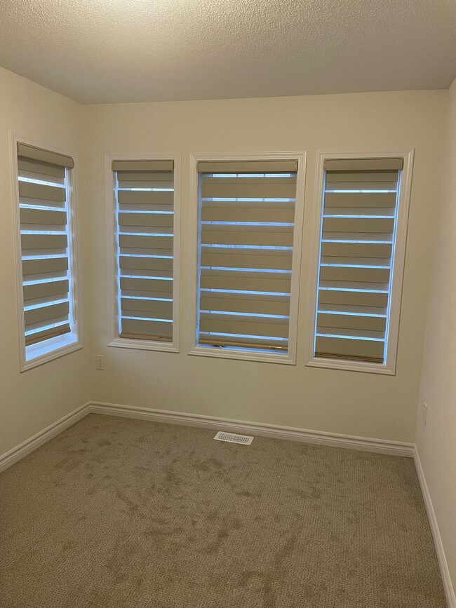 Building Photo - 165 Village Gate Dr