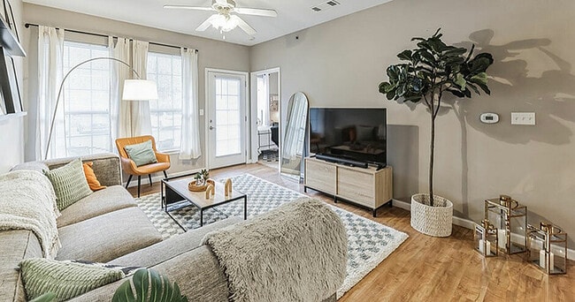 Living-Room-02-Fitness-Center-01-Hill-Place-Fayetteville-AR - Hill Place Apartments