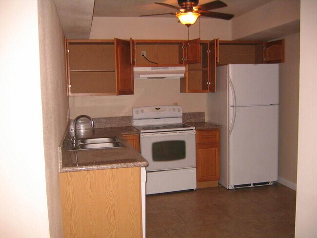 Foto del edificio - 2 BED, 2 BATH, HIGH RISE UNIT NEAR UNLV!!
