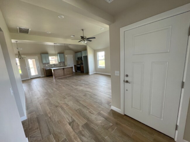 Building Photo - 808 Midland Valley St