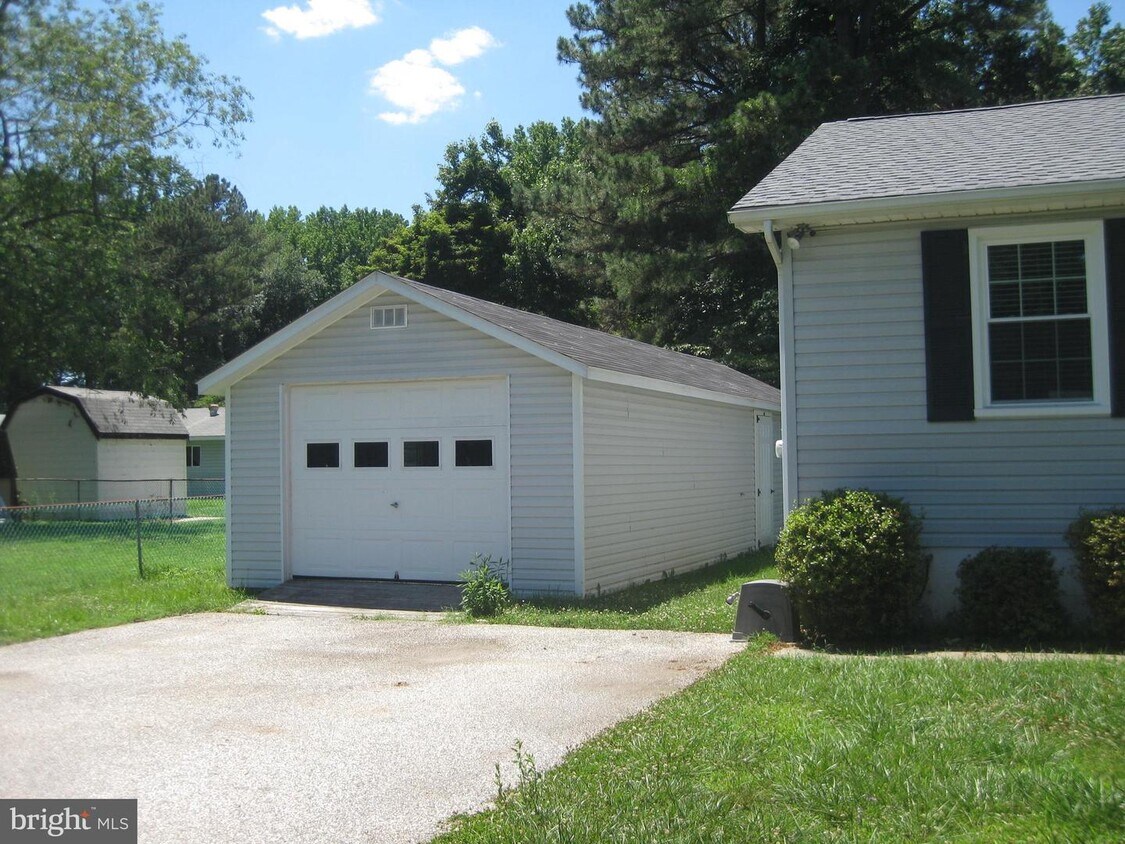Primary Photo - 29799 Allen Rd