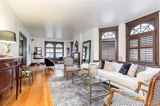 Foto del edificio - 1005 Iroquois Ave