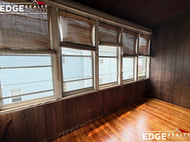 Foto del edificio - 57 Rindge Ave