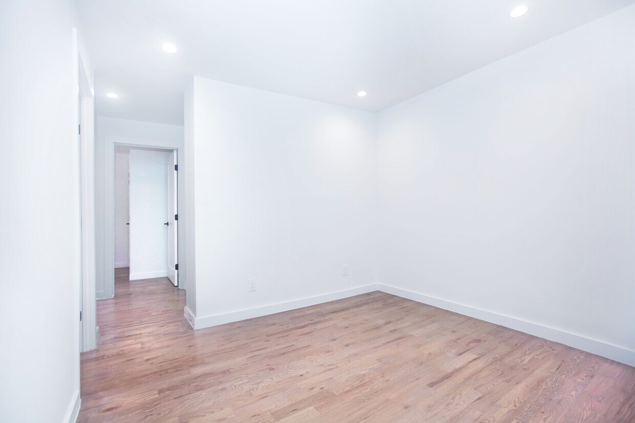 Building Photo - 210 W 150th St