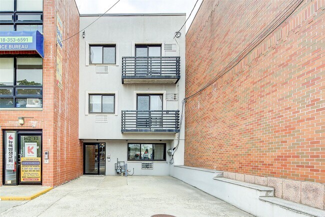 Foto del edificio - 162-15 46th Ave