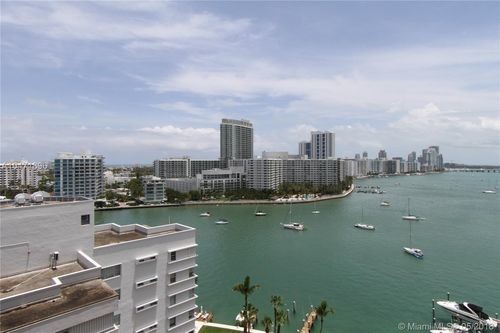 Foto del edificio - 10 Island Ave