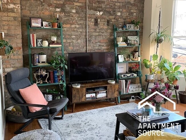 Building Photo - 850 W Fletcher St