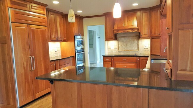 Foto del edificio - Beautiful 4 Bedroom Home for Rent in Edina!! Available April 1st