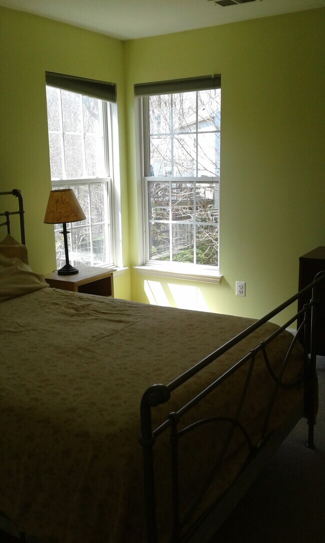 Foto del edificio - 1982 Brooke Farm Ct