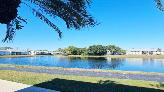 Foto del edificio - 1001 Green Pine Blvd