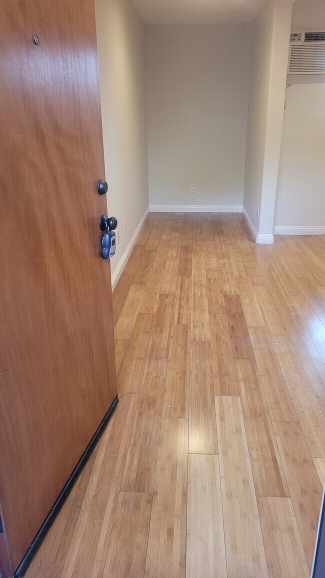 Estudio "Clásico" apt. 4 - 5567 Inglewood Blvd