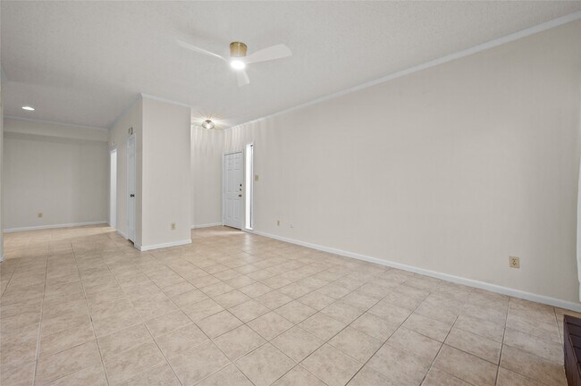 Foto del edificio - 5718 Val Verde St