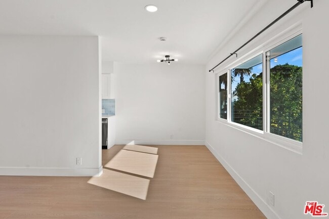 Building Photo - 4018 La Salle Ave