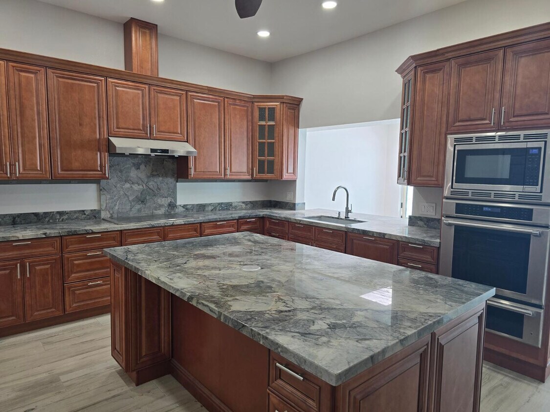 Foto del edificio - 1627 E Redfield Rd