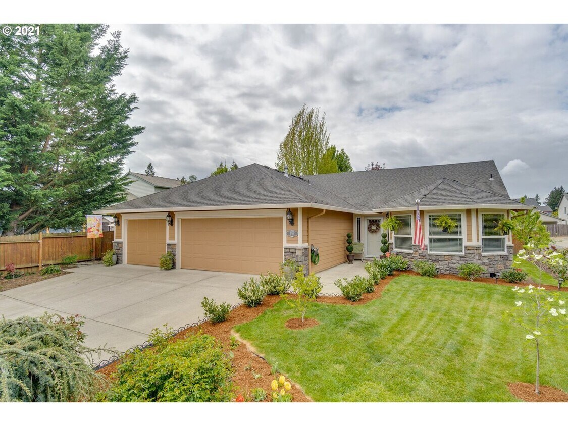 Foto principal - Charming One Level Custom Home