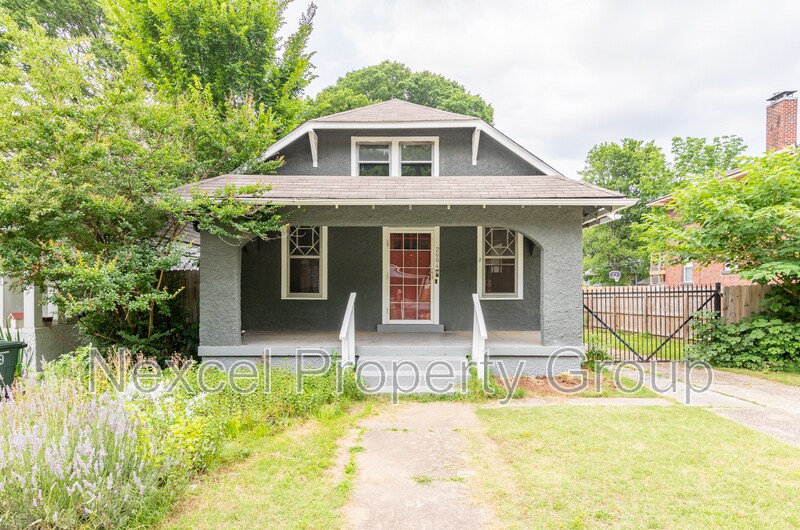 Primary Photo - 2004 Walker Ave