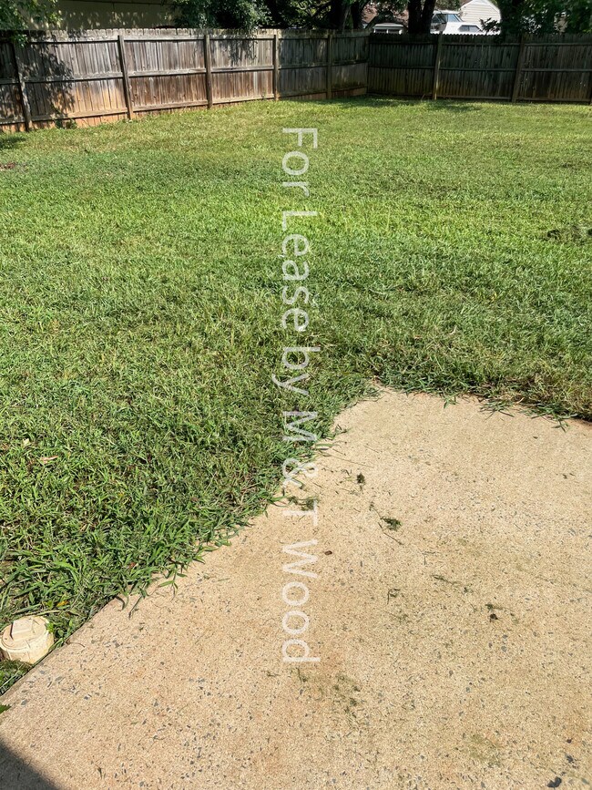 Foto del edificio - 12917 Idlewild Rd