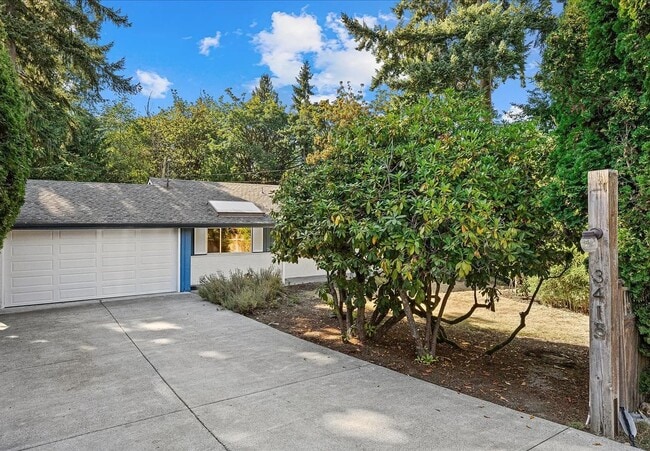 Building Photo - Bellevue Home