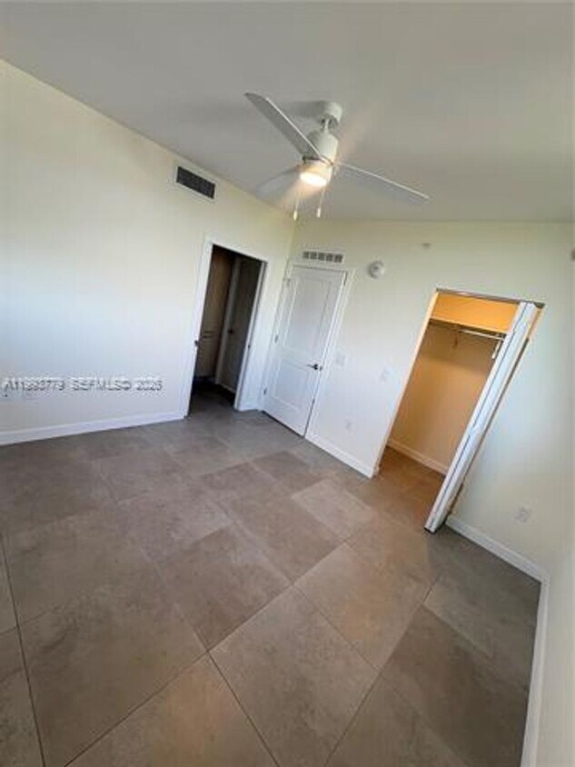 Photo - 16395 Biscayne Blvd # 2010 (A11993779)