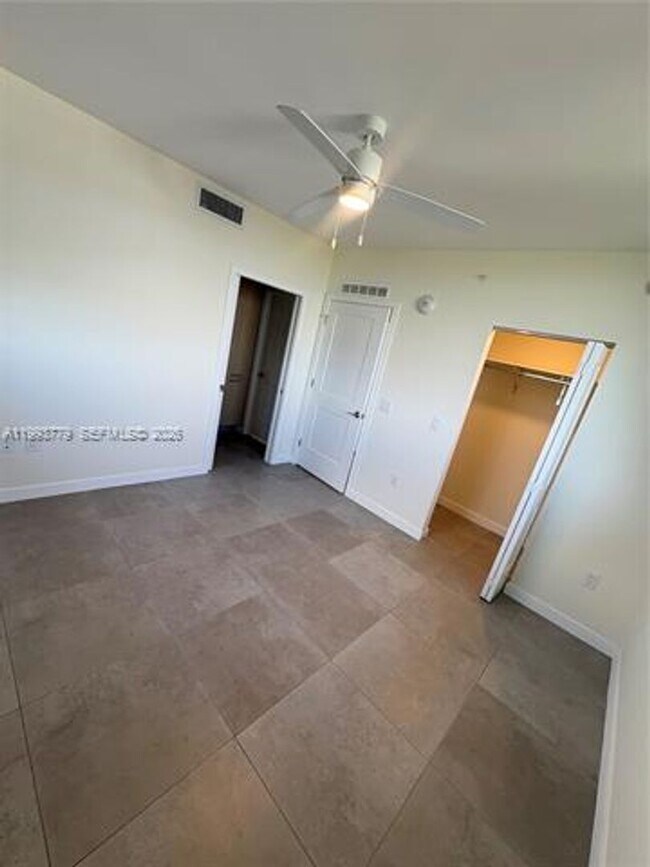 Photo - 16395 Biscayne Blvd Apartment