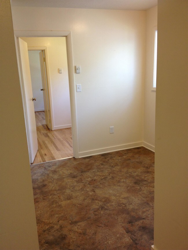 Foto del edificio - 733-733 Progress St NE
