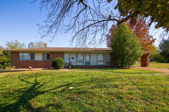 Building Photo - 1186 Mesa Dr
